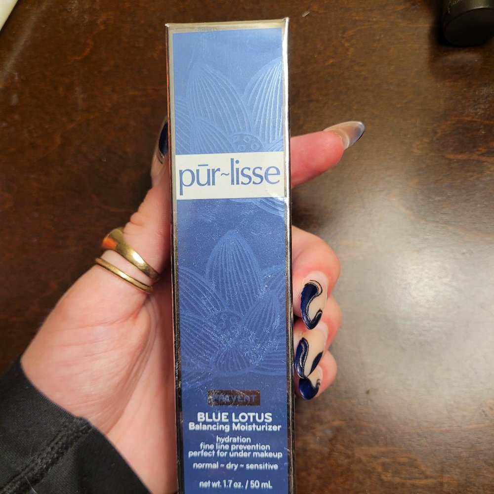 Pur lisee blue lotus moisturizer